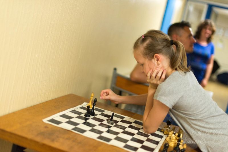 723